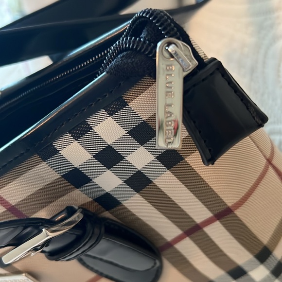 𝐏𝐥𝐚𝐢𝐝👜𝐁𝐮𝐜𝐤𝐞𝐭 𝐁𝐚𝐠 - Picture 3 of 7